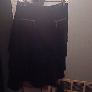 LARRY LEVINE SIZE 8 BLACK SKIRR